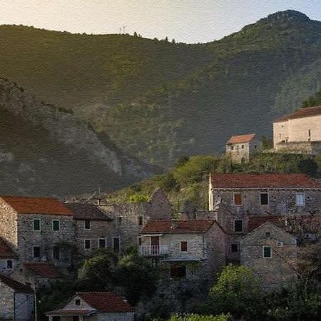 Heritage Apartments Kyra & Fox In Pitve, Hvar Esterno foto