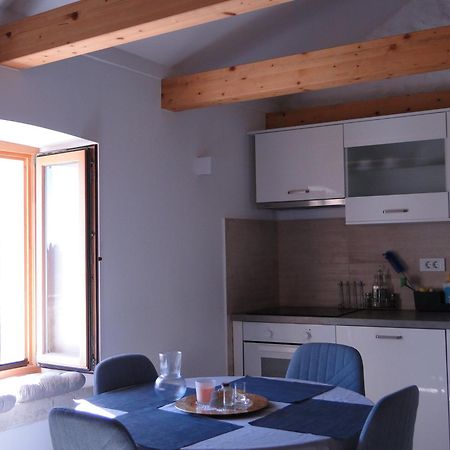 Heritage Apartments Kyra & Fox In Pitve, Hvar Esterno foto