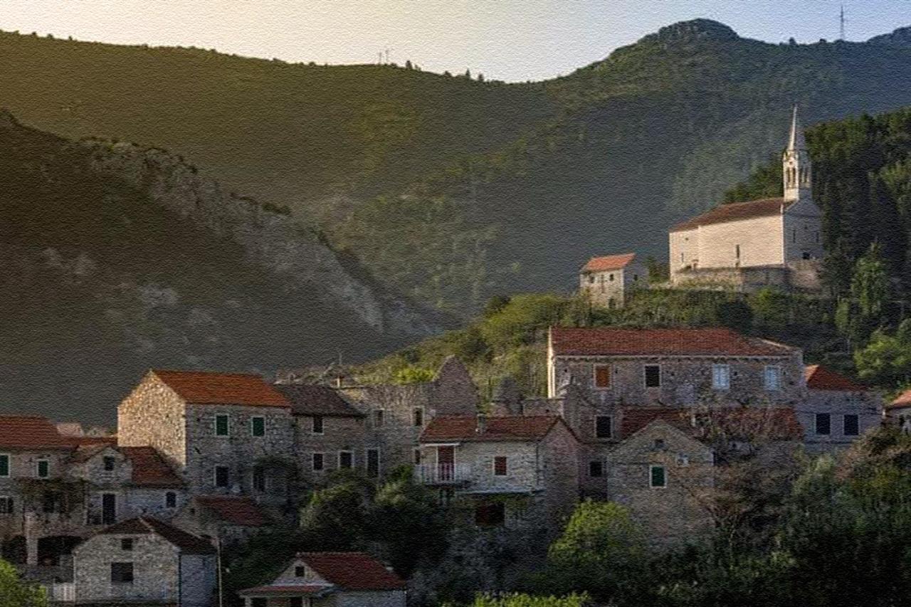 Heritage Apartments Kyra & Fox In Pitve, Hvar Esterno foto