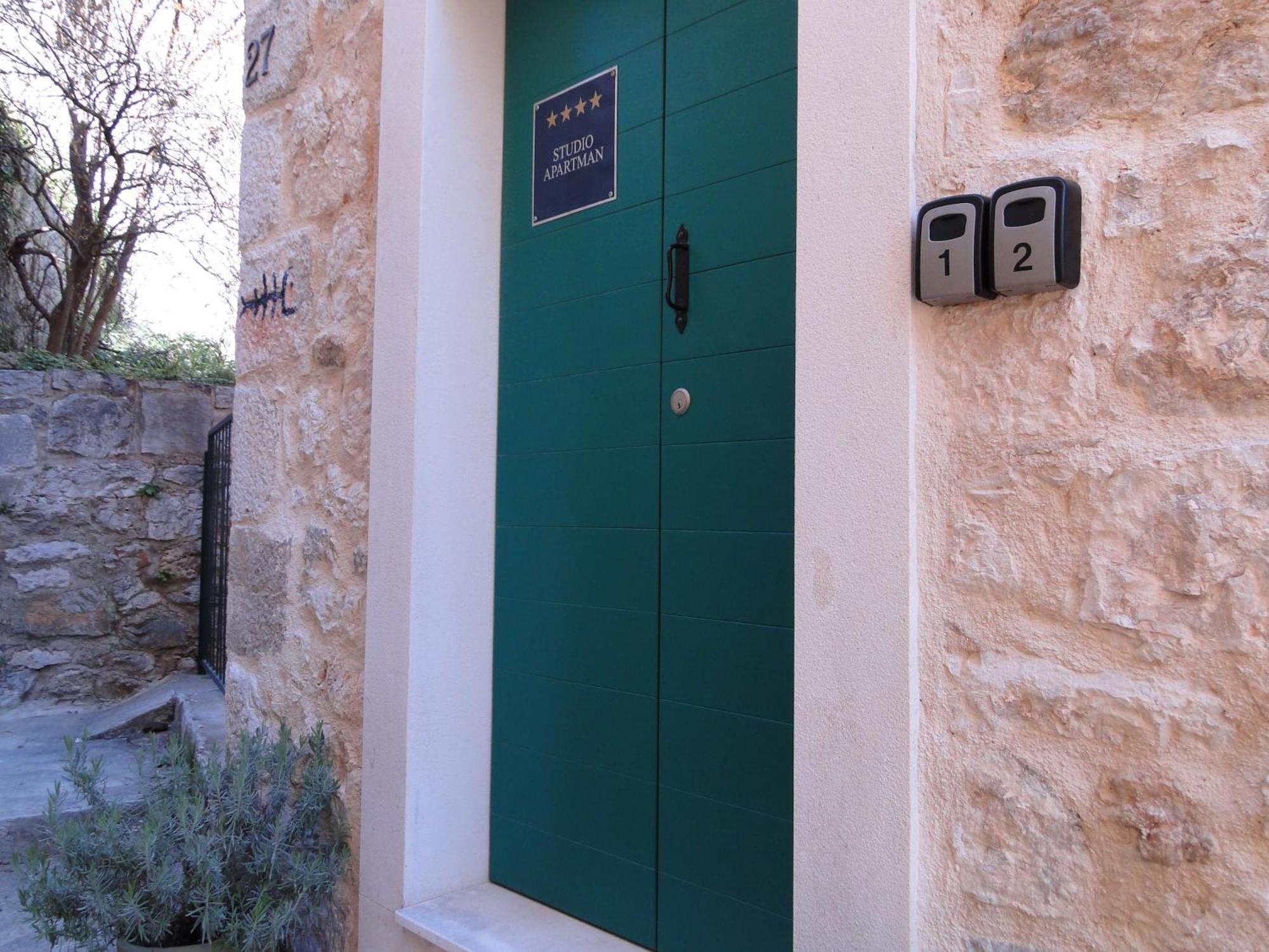 Heritage Apartments Kyra & Fox In Pitve, Hvar Esterno foto